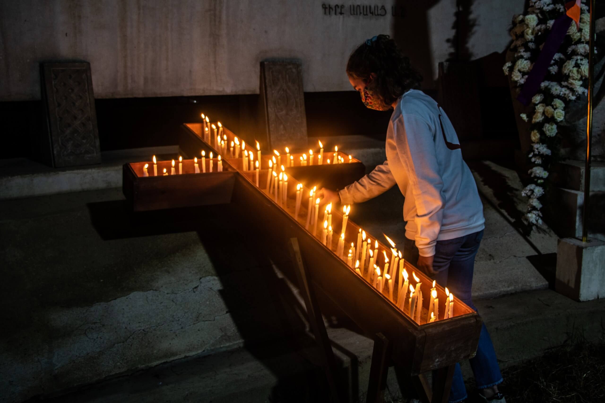 Nouvel attentat visant un bus transportant des fidèles Coptes vers le monastère Saint-Samuel. Bilan : 7 morts et 14 blessés.