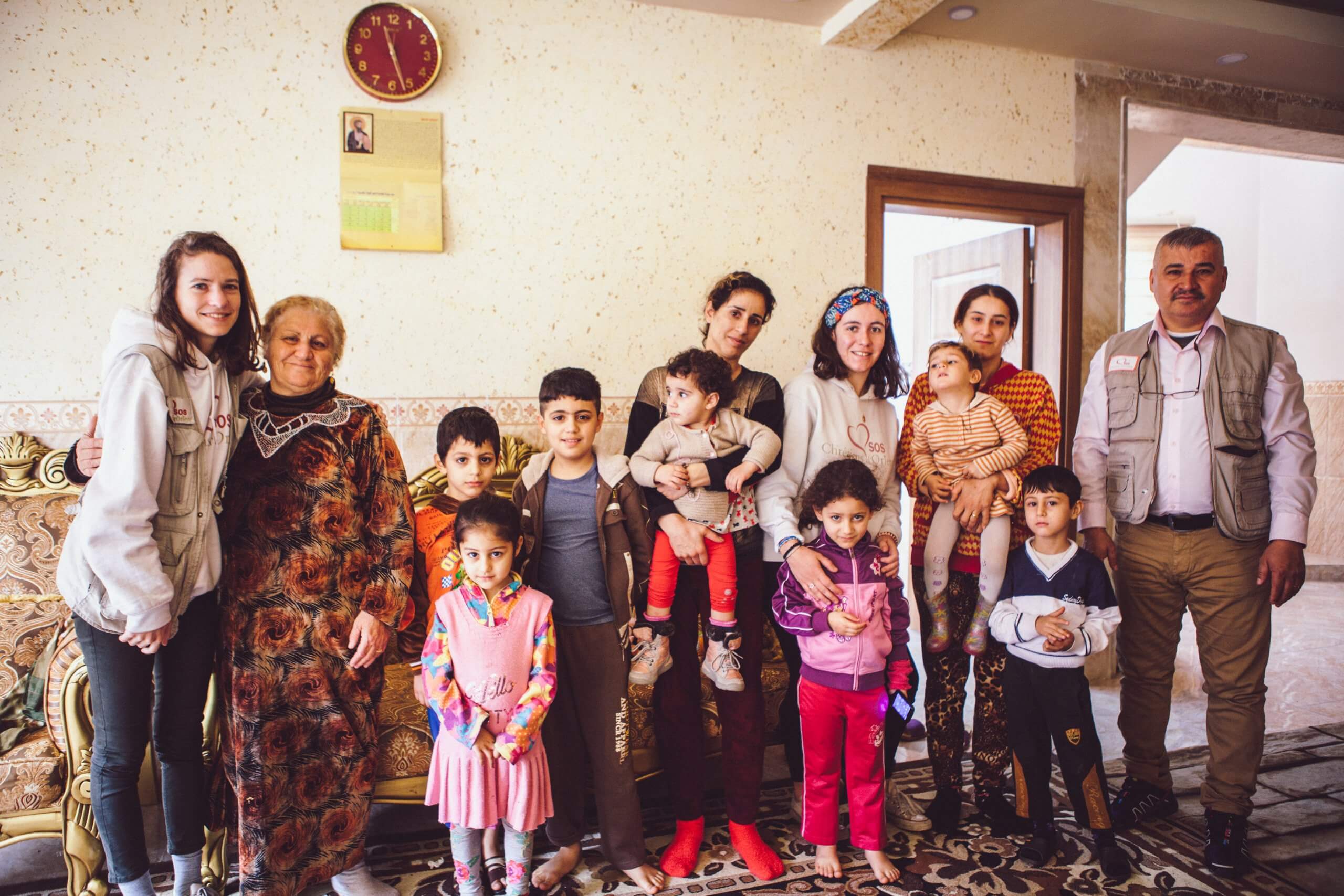 sos-chretiens-orient-irak-volontaires-et-familles-irakiennes-a-erbil-deplacees-de-la-plaine-de-ninive