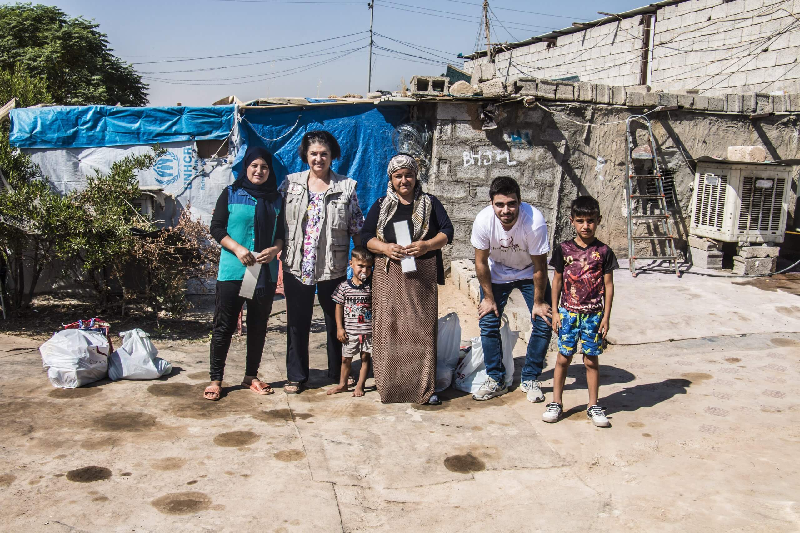 sos-chretiens-orient-irak-volontaires-et-familles-yezidis-erbil-deplaces-sinjar