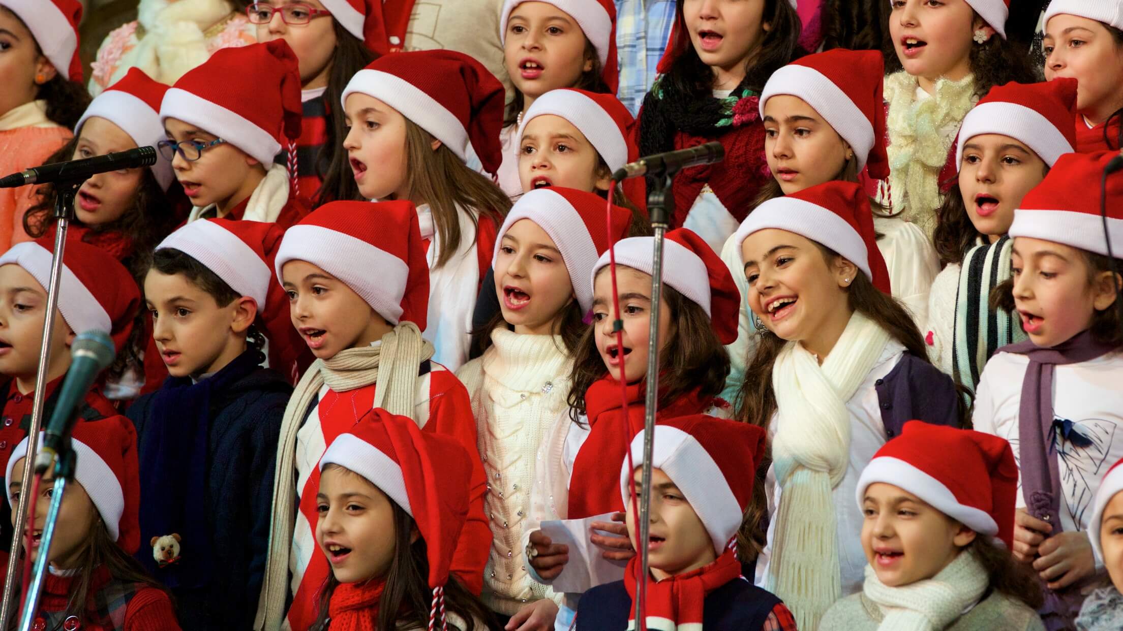 150 Syriens de la chorale Coeur-Joie réalisent une tournée de concert exceptionnel en France.