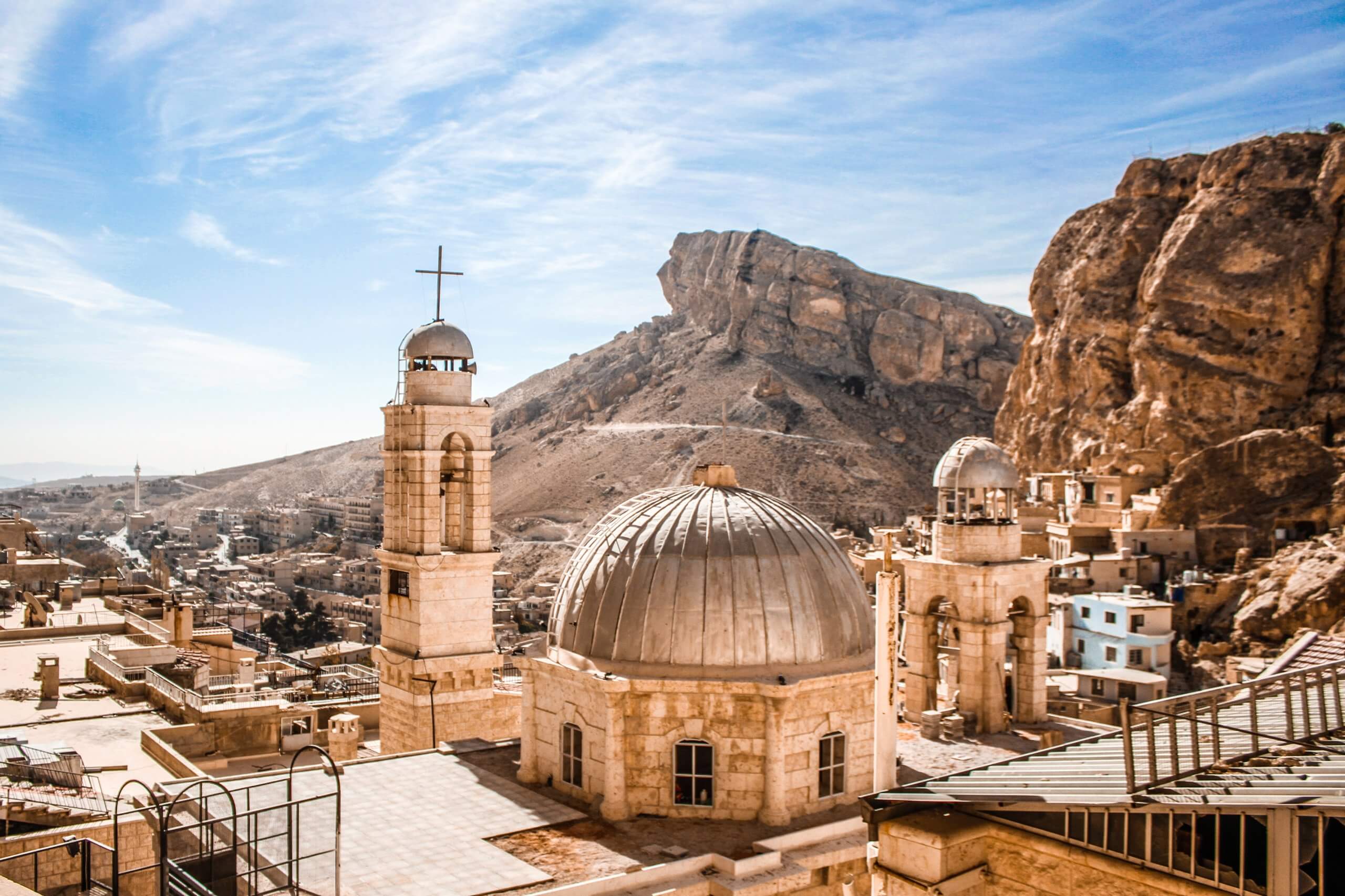 In Syria, the village of Maaloula falls into the hands of the Al-Nosra Front jihadists.