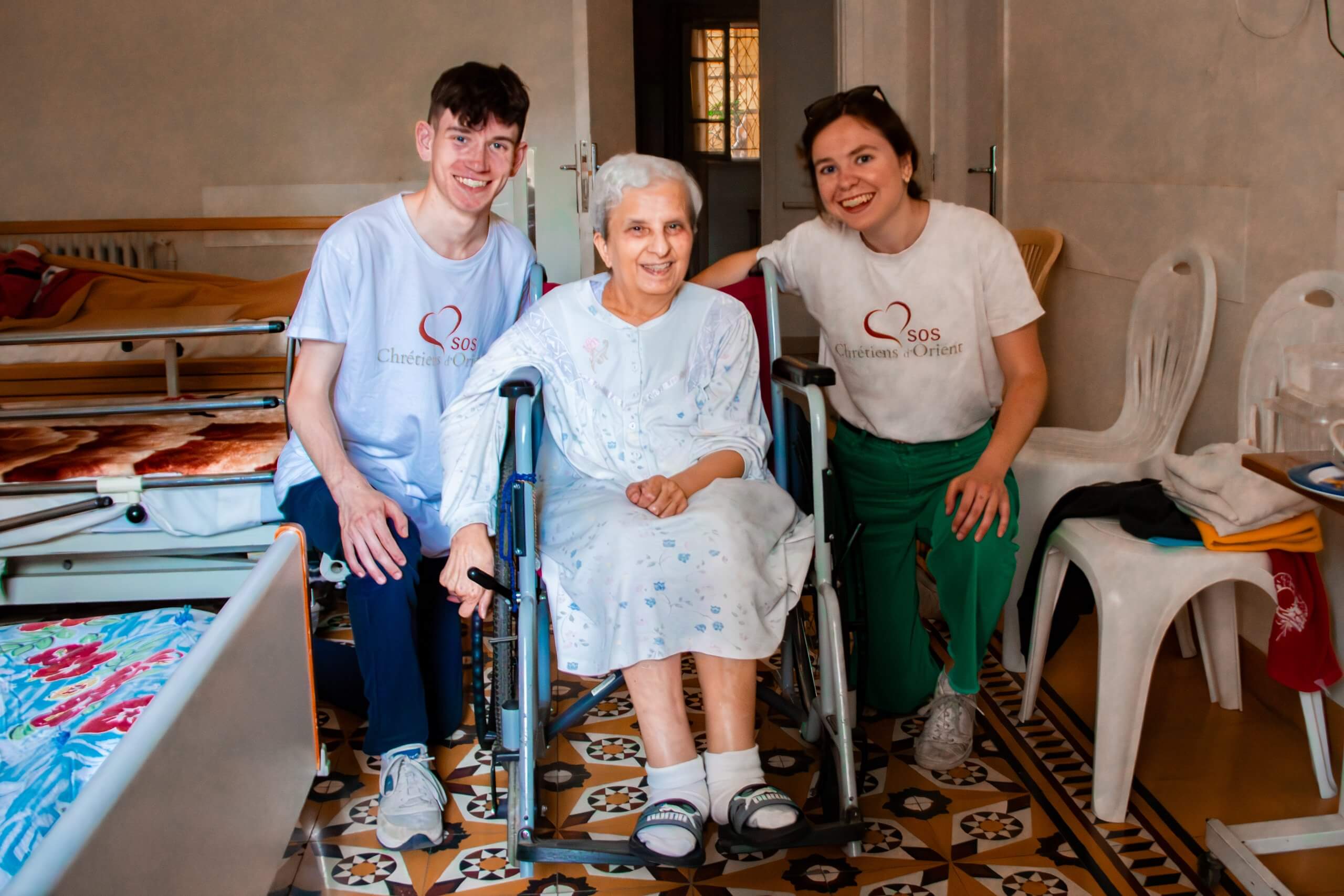 sos-chretiens-orient-liban-volontaires-et-personnes-agees-maison-retraite-Dar El Riaya al Marouni