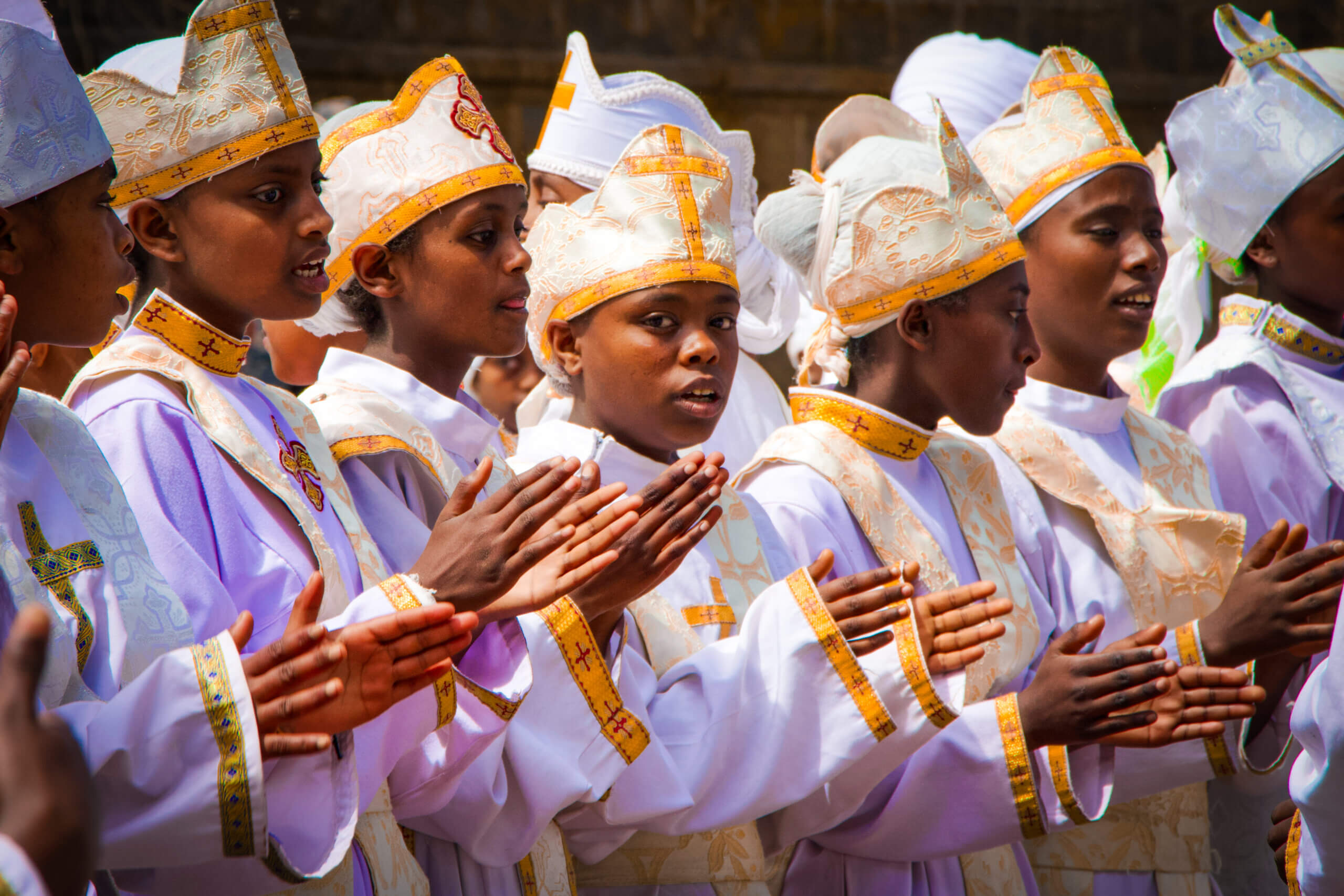 sos-chretiens-orient-ethiopie-timkat-addis-abeba-bapteme-du-christ-enfants-ethiopiens-cours-du-dimanche