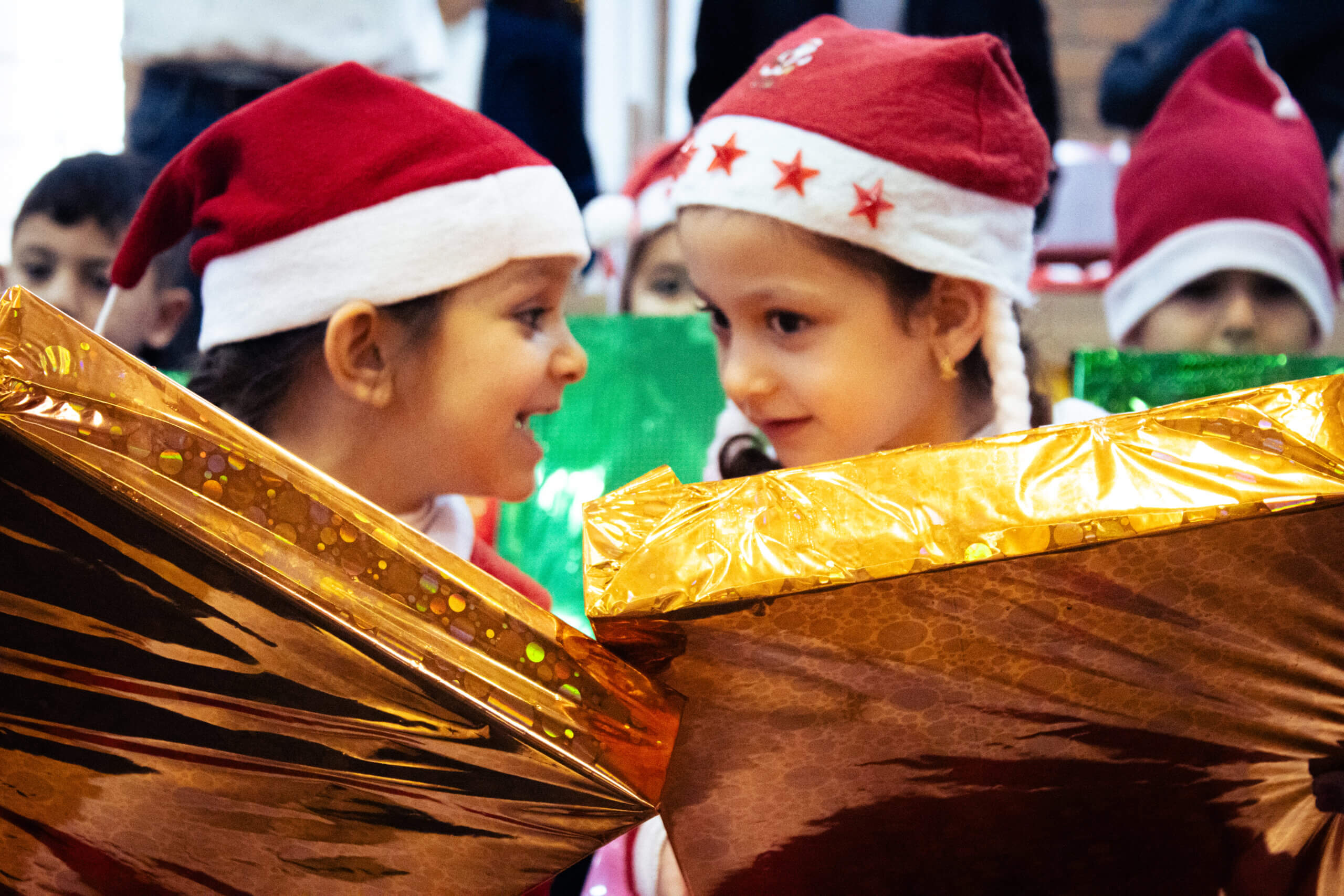 sos-chretiens-orient-irak-donation-cadeaux-noel-enfants-irakiens-plaine-de-ninive