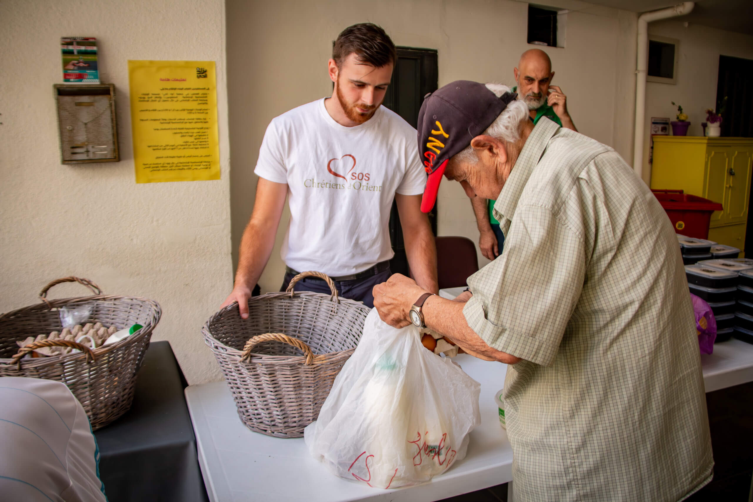 sos-chretiens-orient-liban-soeur-beyrouth-donation-colis-alimentaire-libanais-pauvre