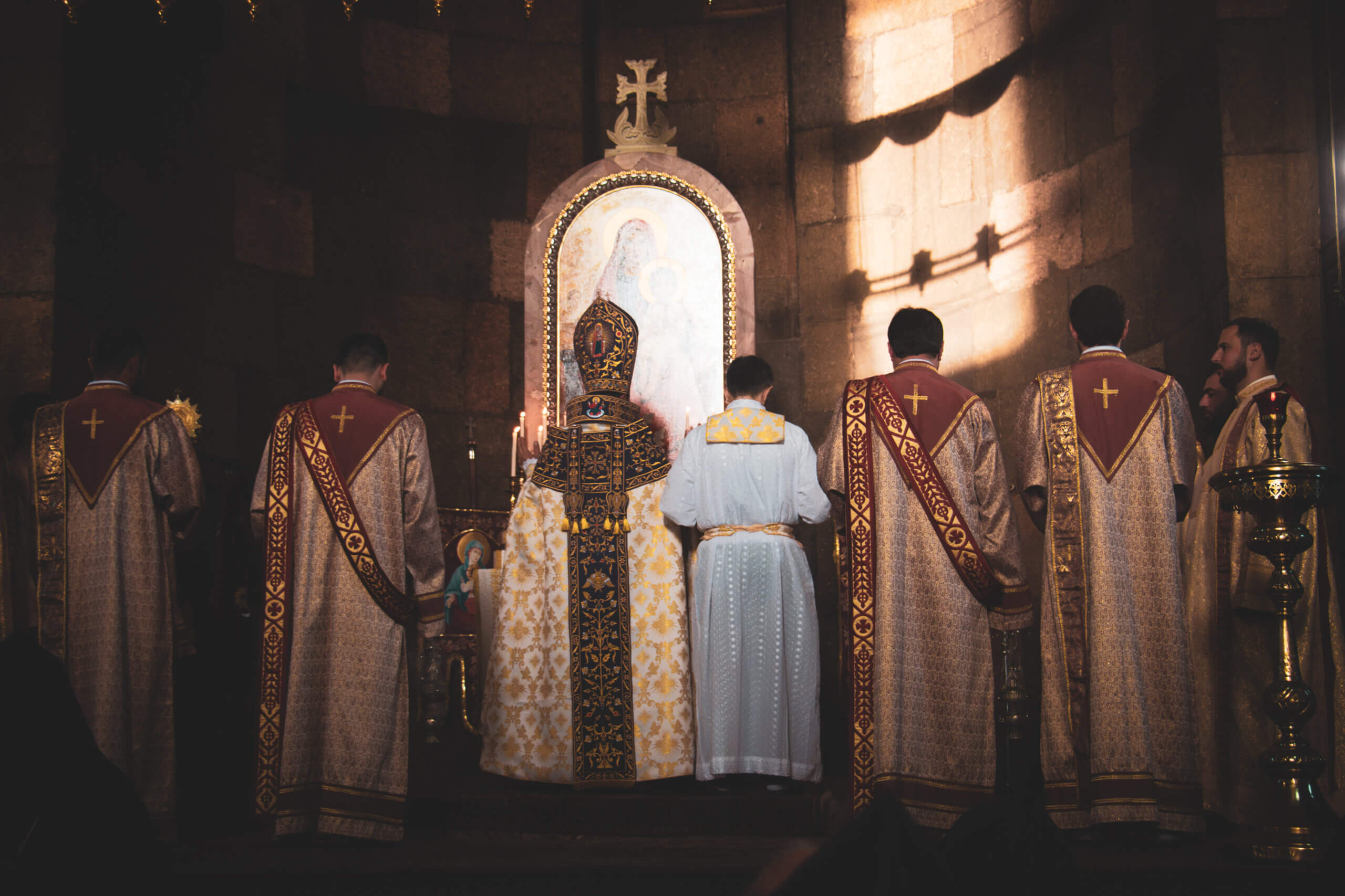 sos-chretiens-orient-armenie-samedi-saint-vigile-pascale-semaine-sainte-cathedrale-armenienne-apostolique-sainte-gayane-etchmiadzine-