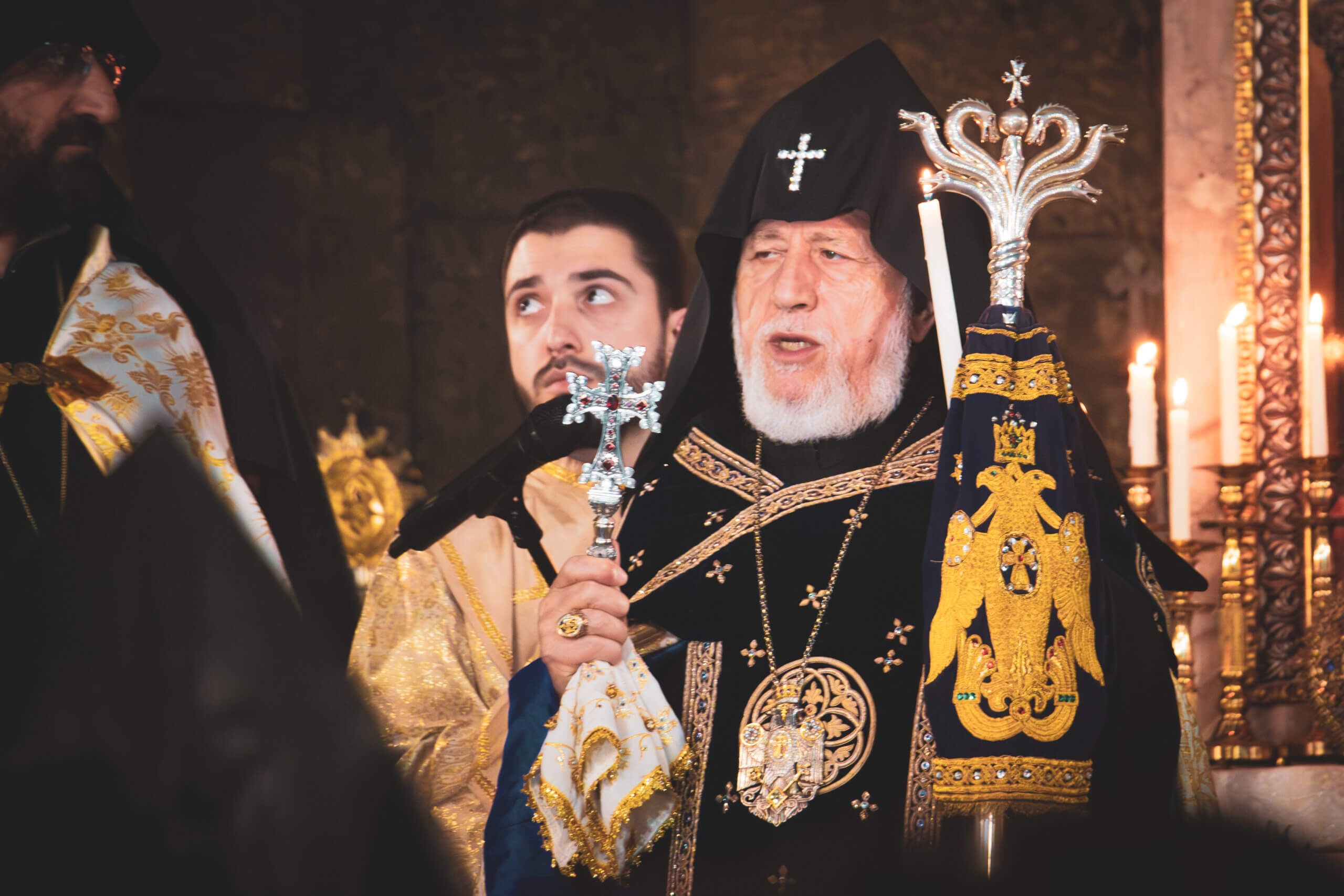 sos-chretiens-orient-armenie-samedi-saint-vigile-pascale-semaine-sainte-cathedrale-armenienne-apostolique-sainte-gayane-etchmiadzine-Patriarche-et-Catholicos-de-tous-les-Arméniens