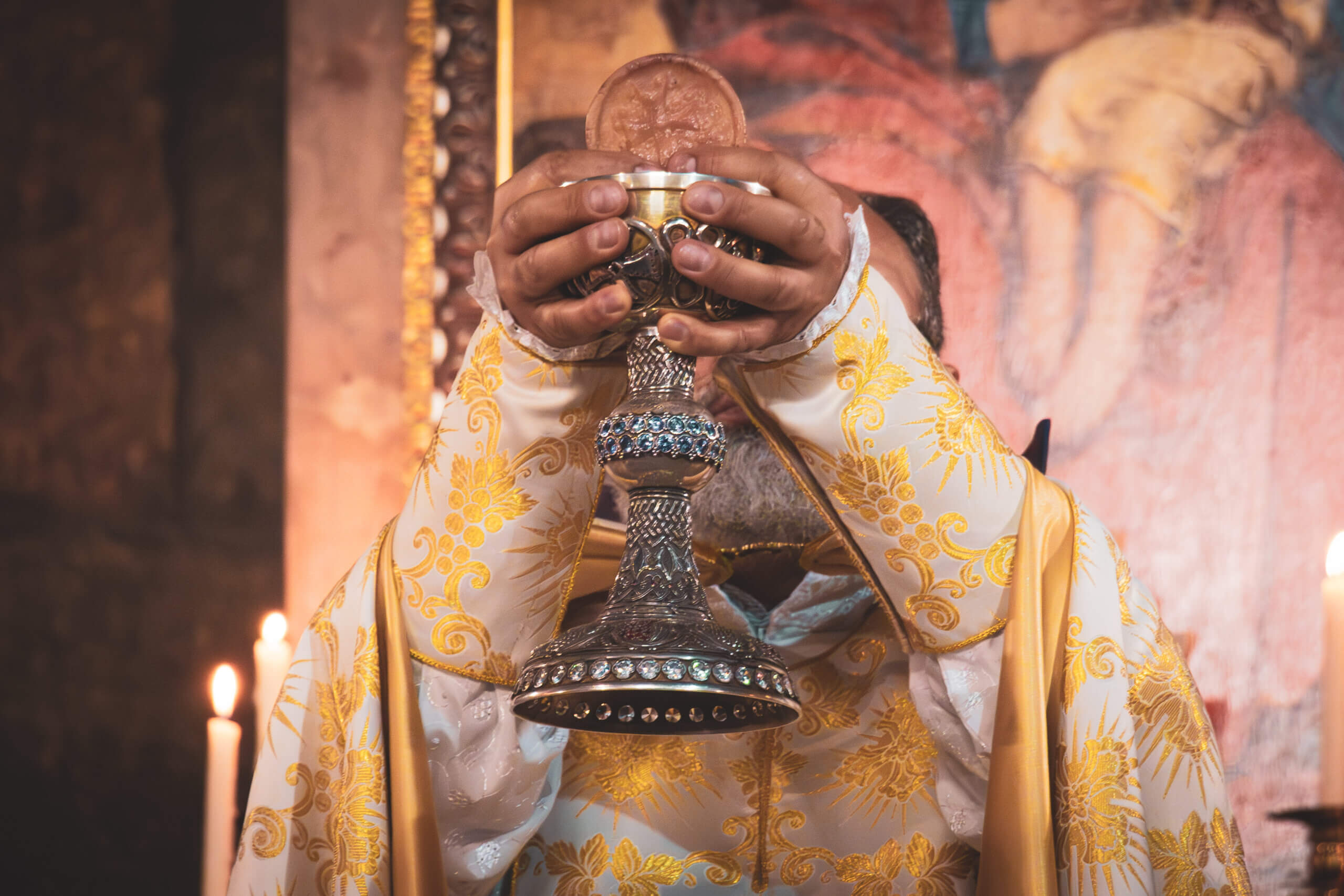 sos-chretiens-orient-armenie-samedi-saint-vigile-pascale-semaine-sainte-cathedrale-armenienne-apostolique-sainte-gayane-etchmiadzine-consecration