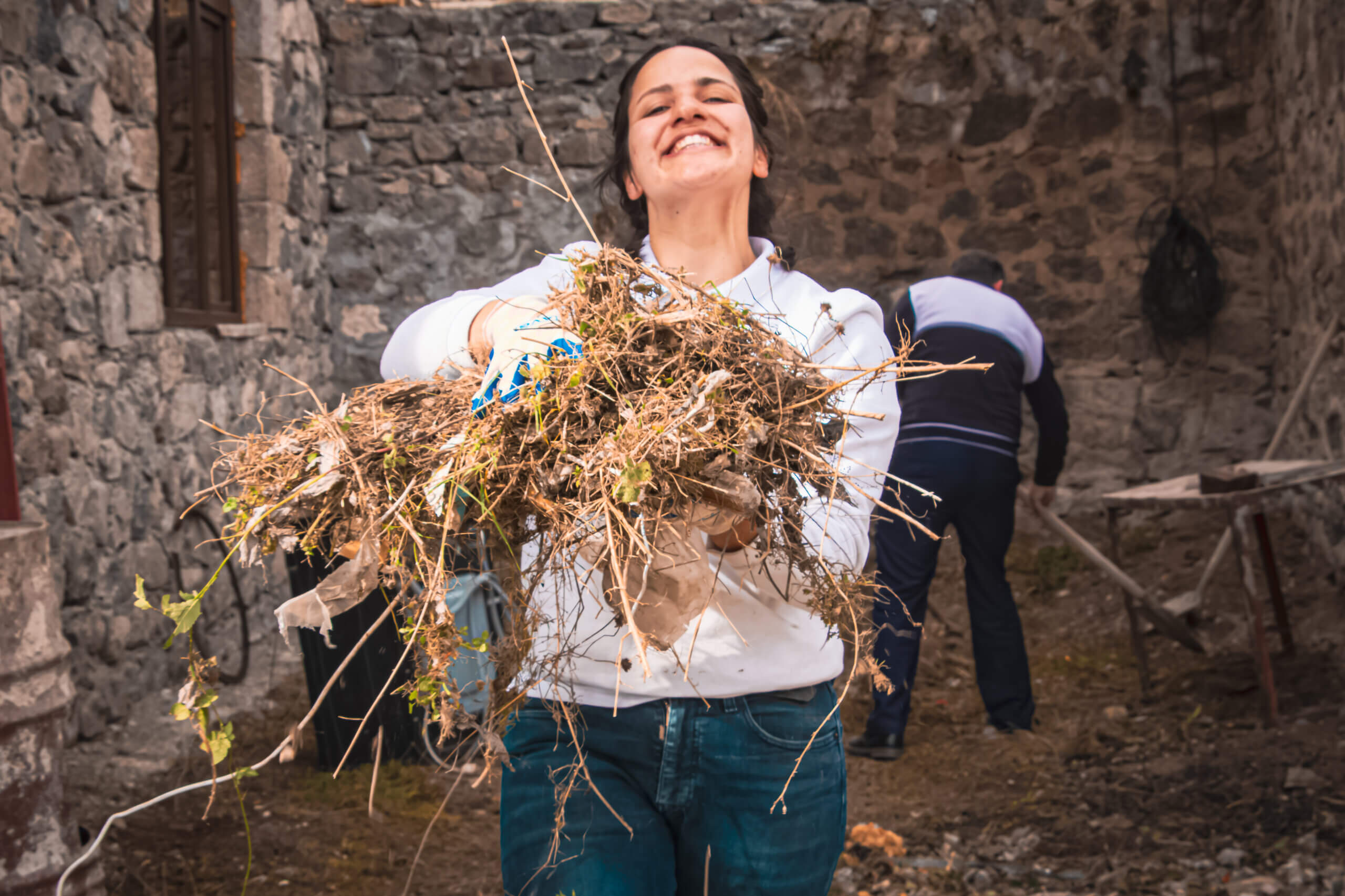 sos-chretiens-orient-armenie-volontaire-jardin-tegh