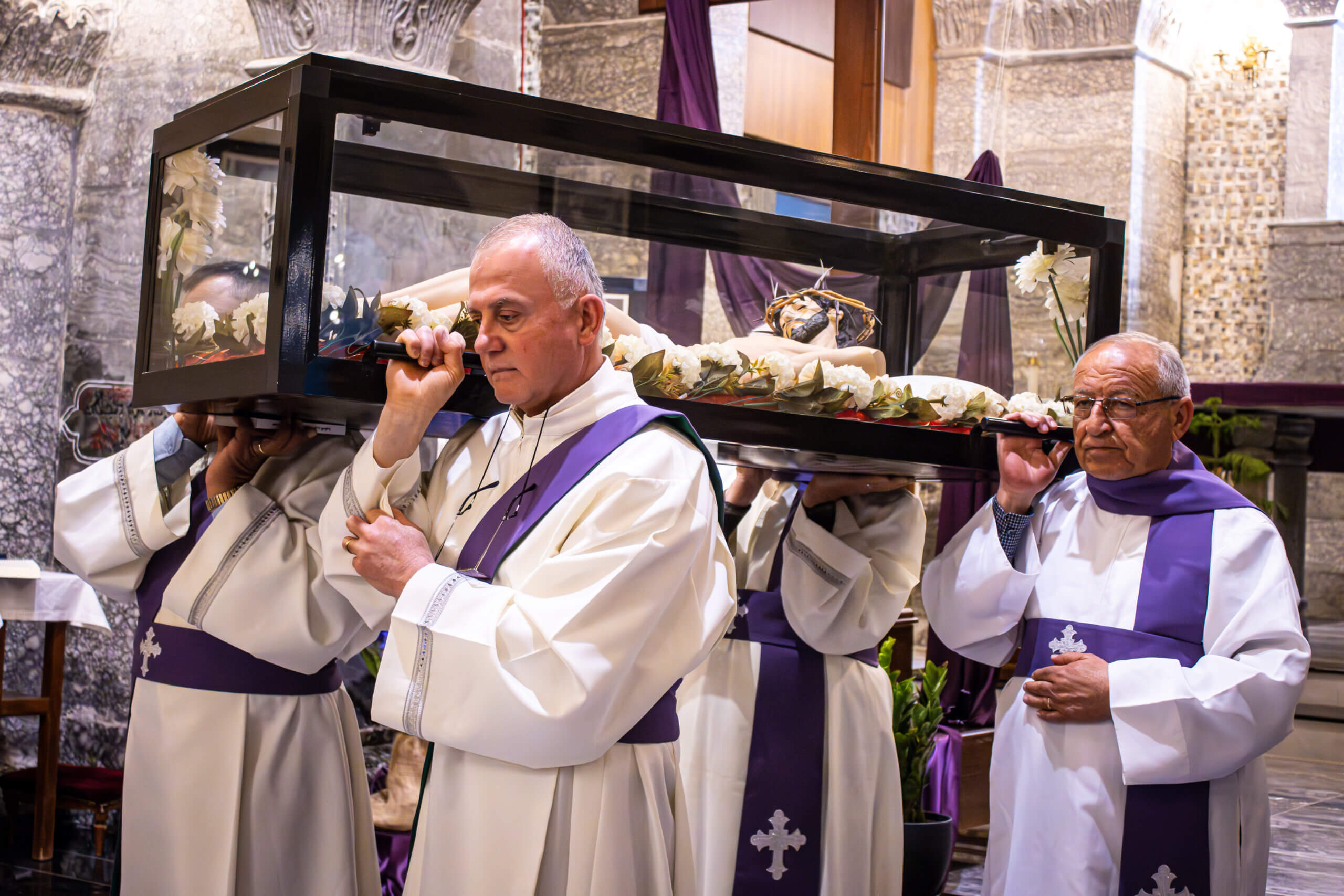 sos-chretiens-orient-irak-eglise-saint-georges-teleskuf-office-du-vendredi-saint-funerailles-du-christ-eglise-chaldeenne