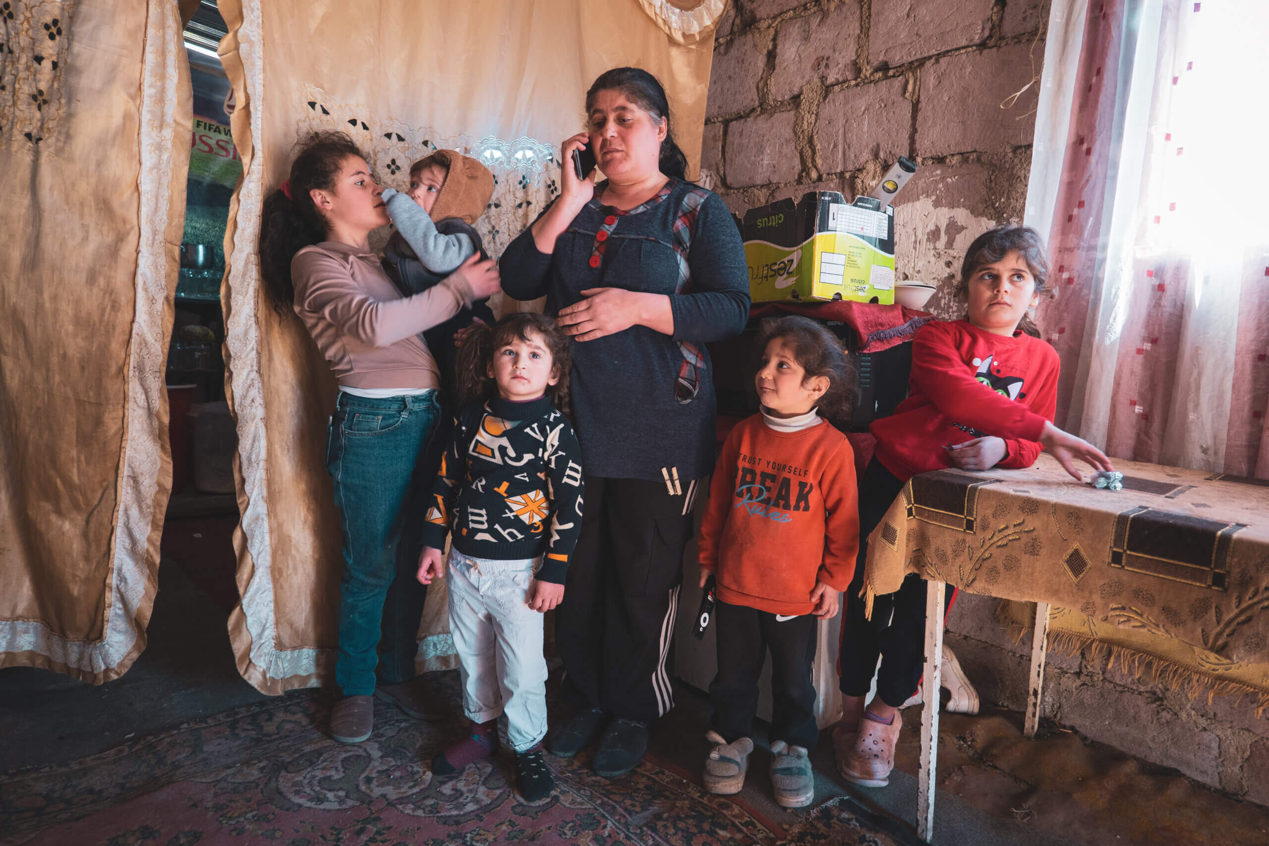 sos-chretiens-orient-armenie-famille-deplacee-artsakh-spitak-aide-humanitaire-donation-appareil-electroménager